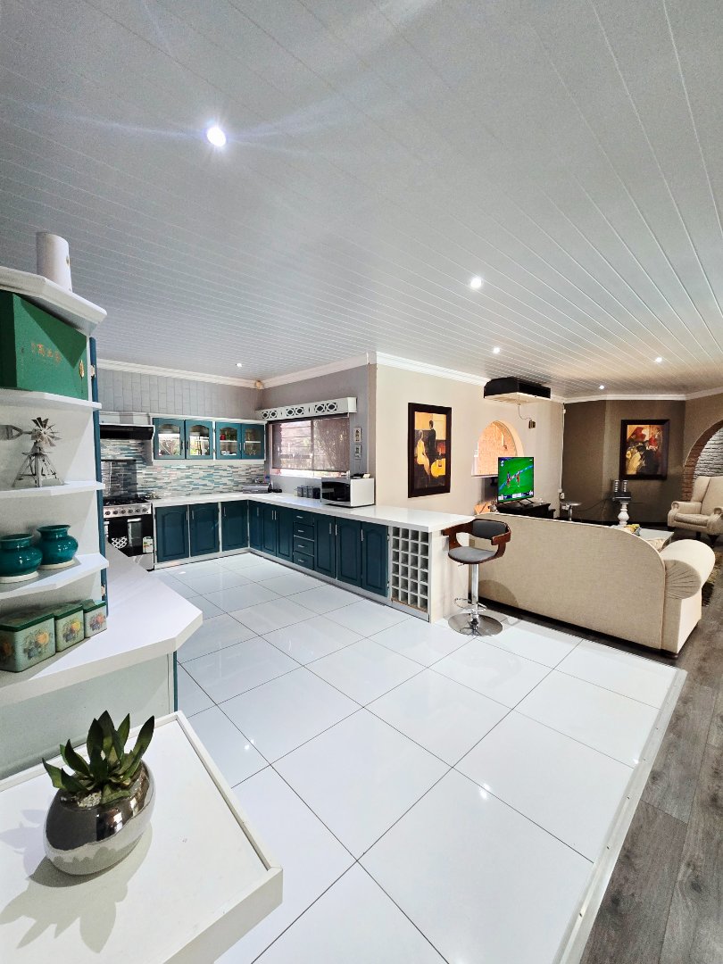 4 Bedroom Property for Sale in Wilkoppies North West
